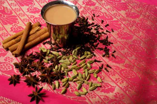 मसाला चाय की चुस्की
